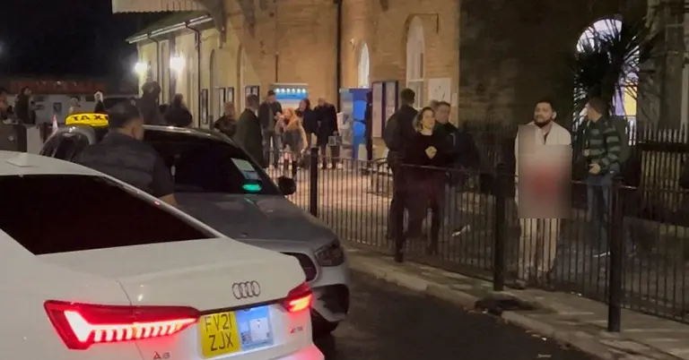 ছুরিকাঘাতে আহতদের হাসপাতালে নেয়া হচ্ছে